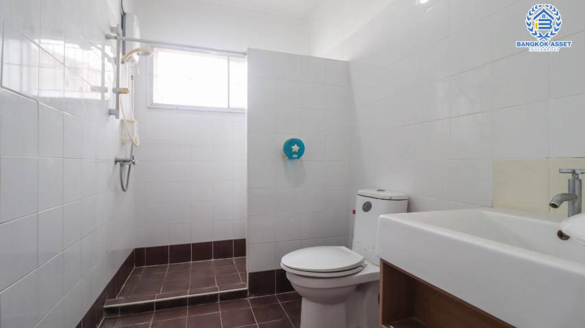 *****ทาวน์เฮ้าส์มือสองย่านปทุมธานี ม.พฤกษาวิลล์16 รังสิต-องครักษ์ #หลังมุม เนื้อที่กว้างขวางถึงเกือบ 30 ตร.ว. ฟังก์ชัน 3 ห้องนอน 2 ห้องน้ำ 2 ที่จอดรถ ต่อเติมพื้นที่หลังคา ห้องครัว และห้องอเนกประสงค์แล้ว ใกล้ฟิวเจอร์พาร์ค รังสิต และทางด่วน "ดอนเมือง-โทลล์เวย์"...